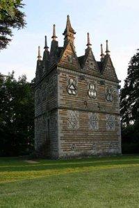 Elizabethan architecture - Triangular Lodge in Rushton